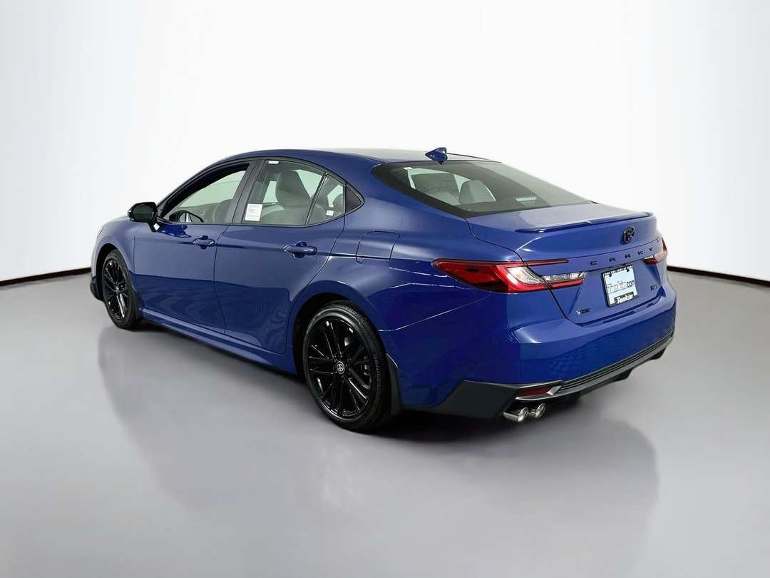 2026 Toyota Camry SE - Image 5