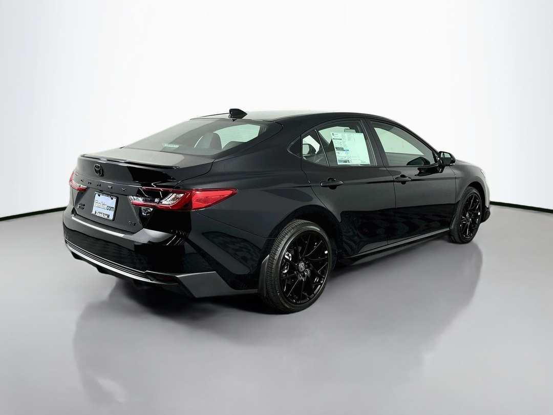 2026 Toyota Camry SE - Image 7