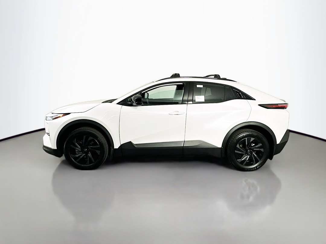 2026 Toyota C-Hr SE - Image 4