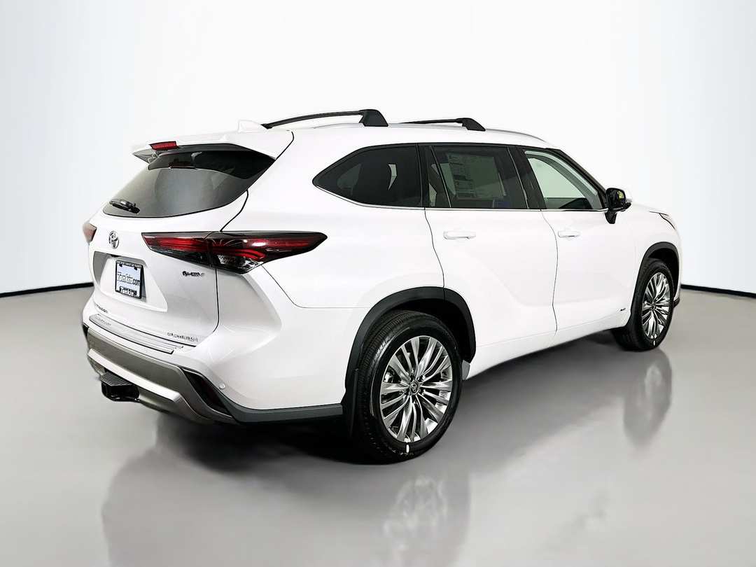 2026 Toyota Highlander Platinum - Image 7