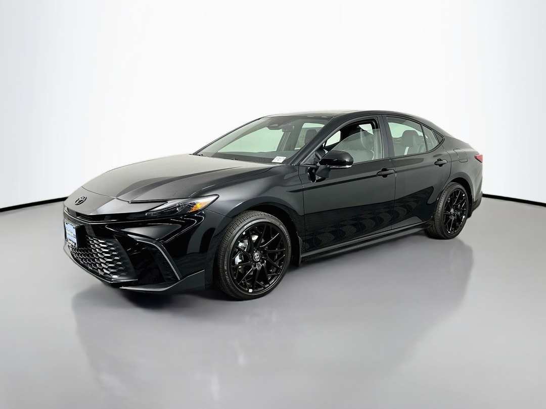 2026 Toyota Camry SE - Image 3