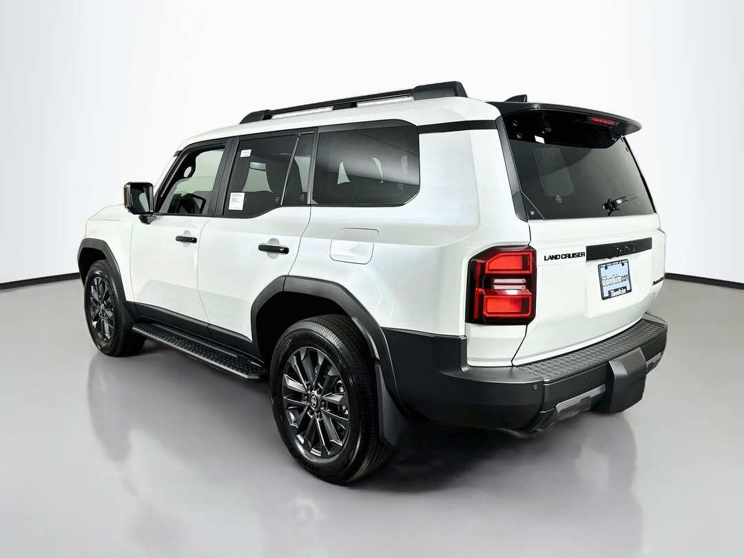 2027 Toyota Land Cruiser Base - Image 5