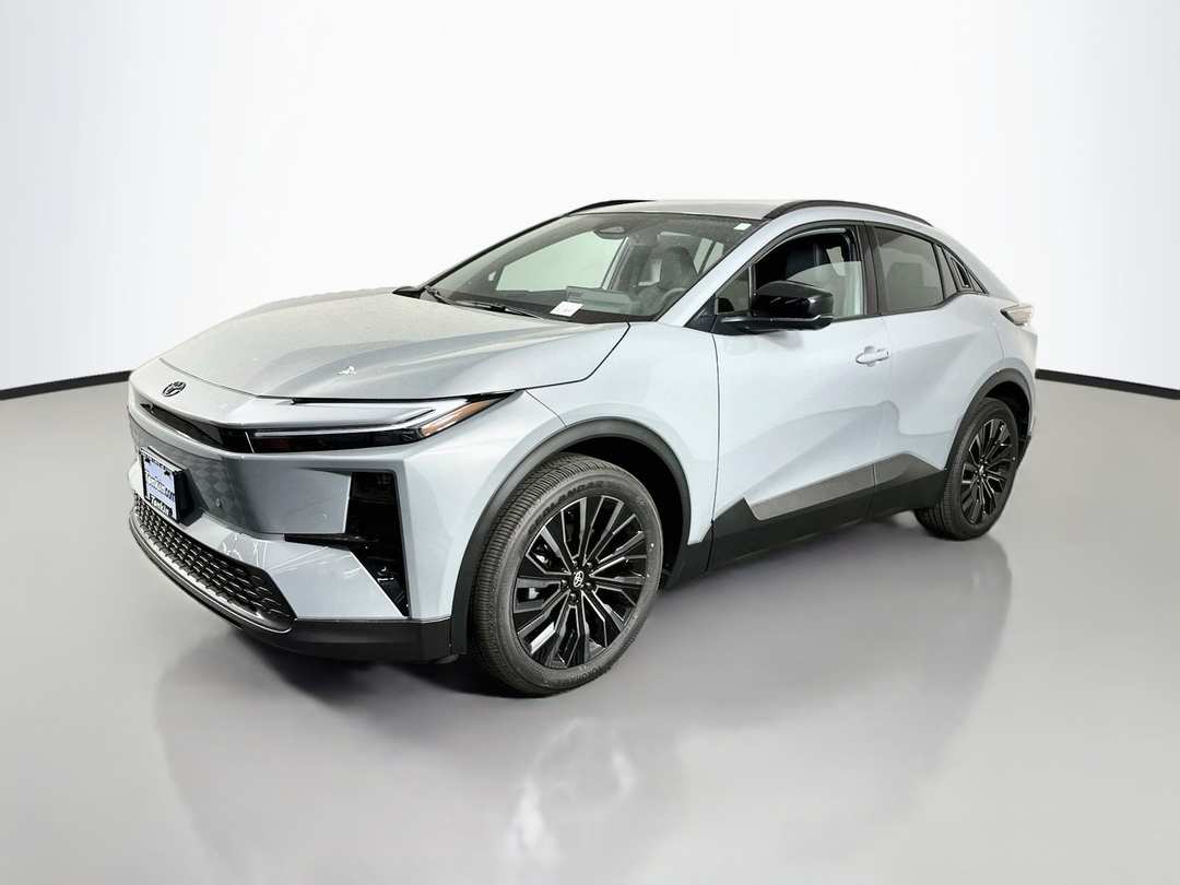 2026 Toyota C-Hr XSE - Image 3