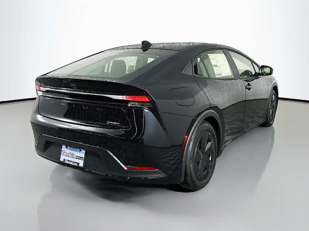 2026 Toyota Prius Plug-In Hybrid SE - Image 7