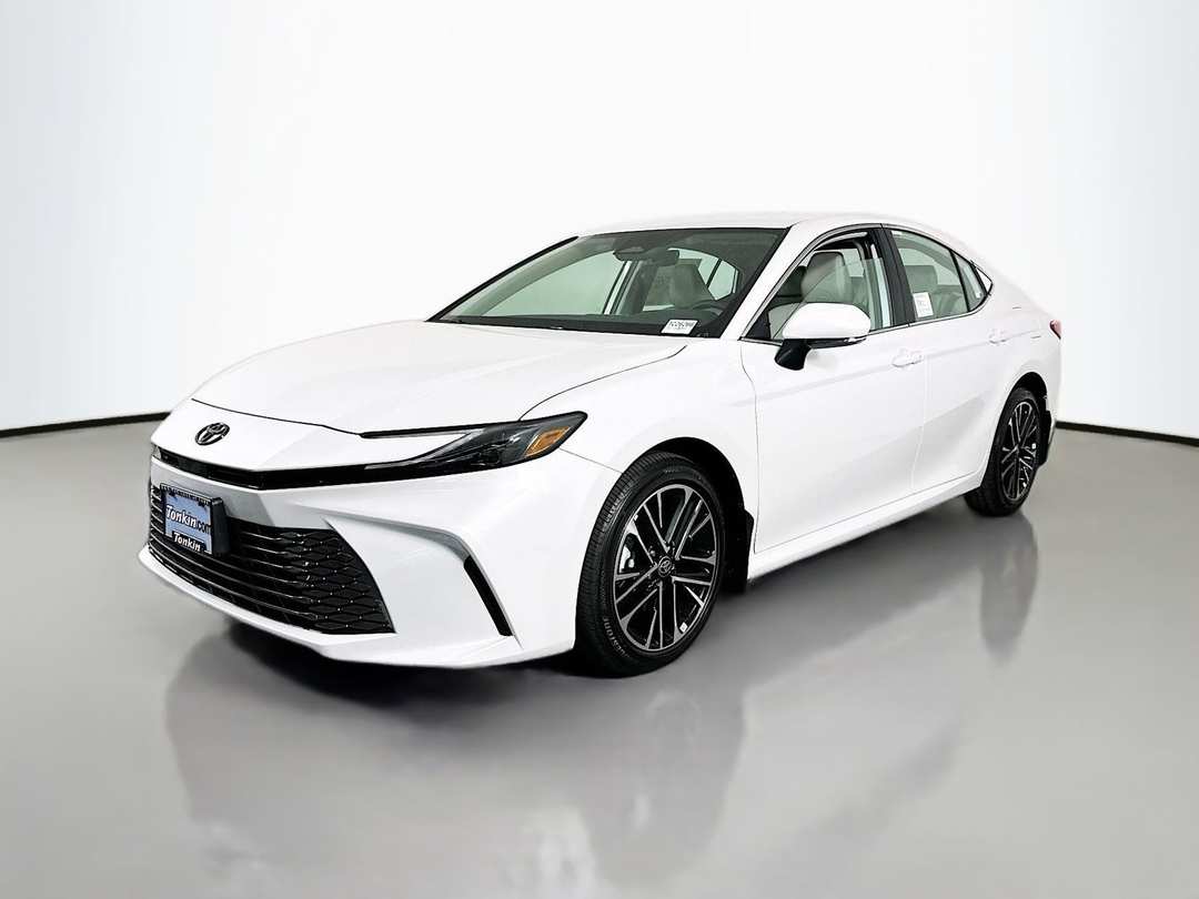 2026 Toyota Camry XLE - Image 3