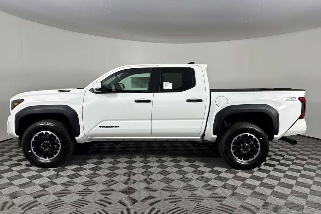 2025 Toyota Tacoma Hybrid TRD Off Road - Image 7