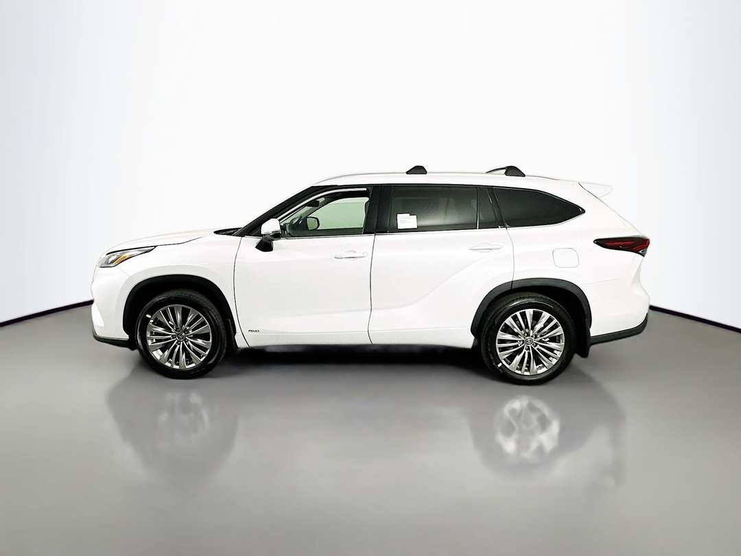 2026 Toyota Highlander Platinum - Image 4
