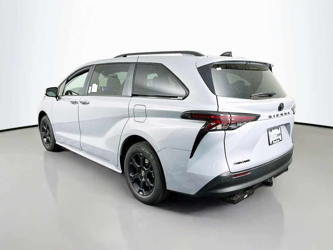 2026 Toyota Sienna Woodland Edition - Image 5