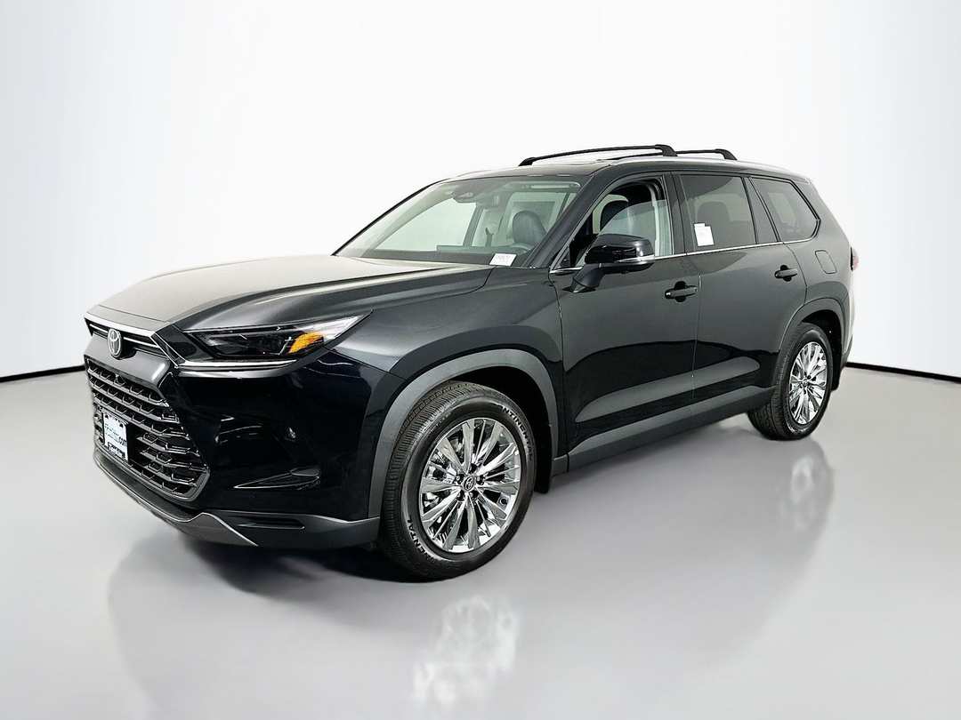 2026 Toyota Grand Highlander Platinum - Image 3