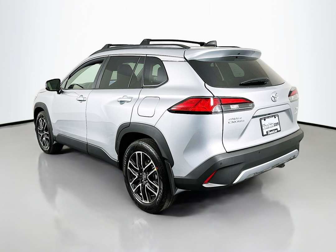 2026 Toyota Corolla Cross XLE - Image 5