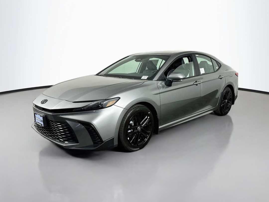 2026 Toyota Camry SE - Image 3