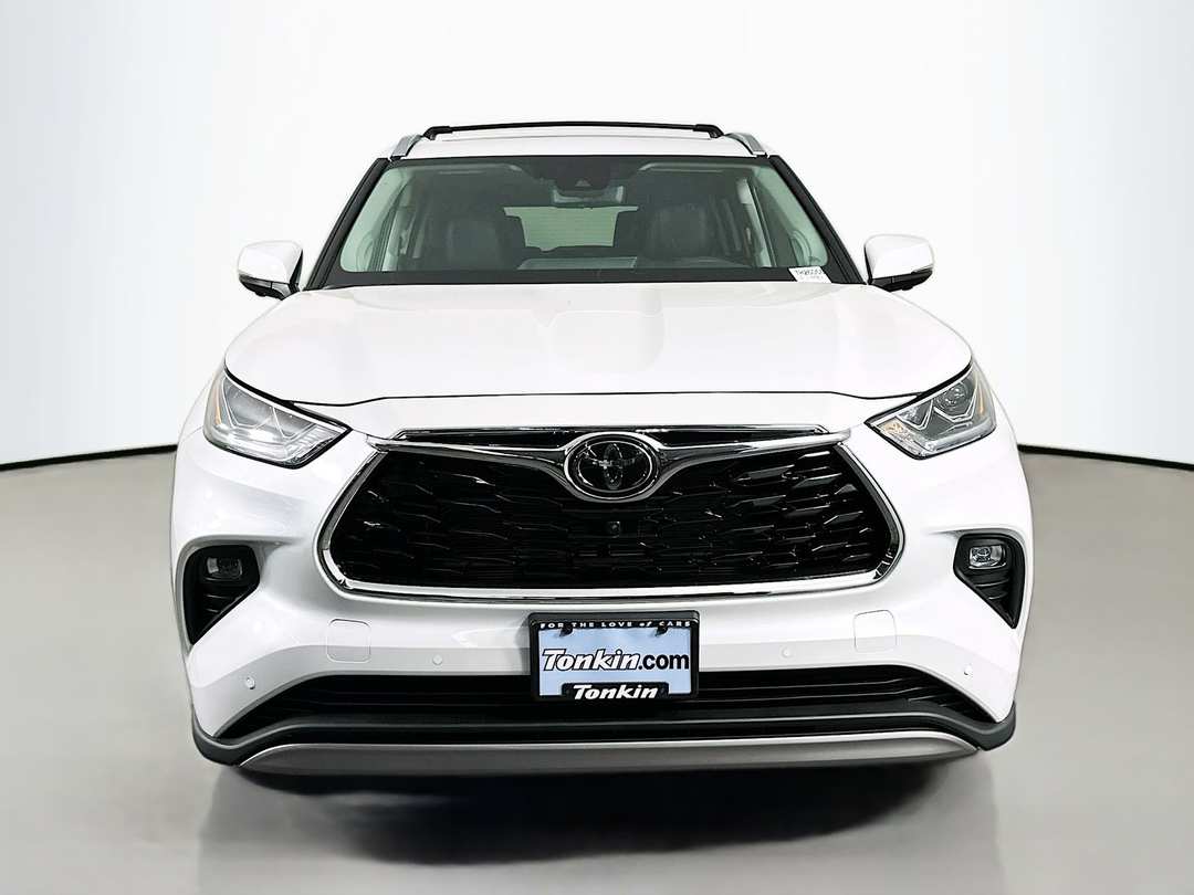 2026 Toyota Highlander Platinum - Image 2