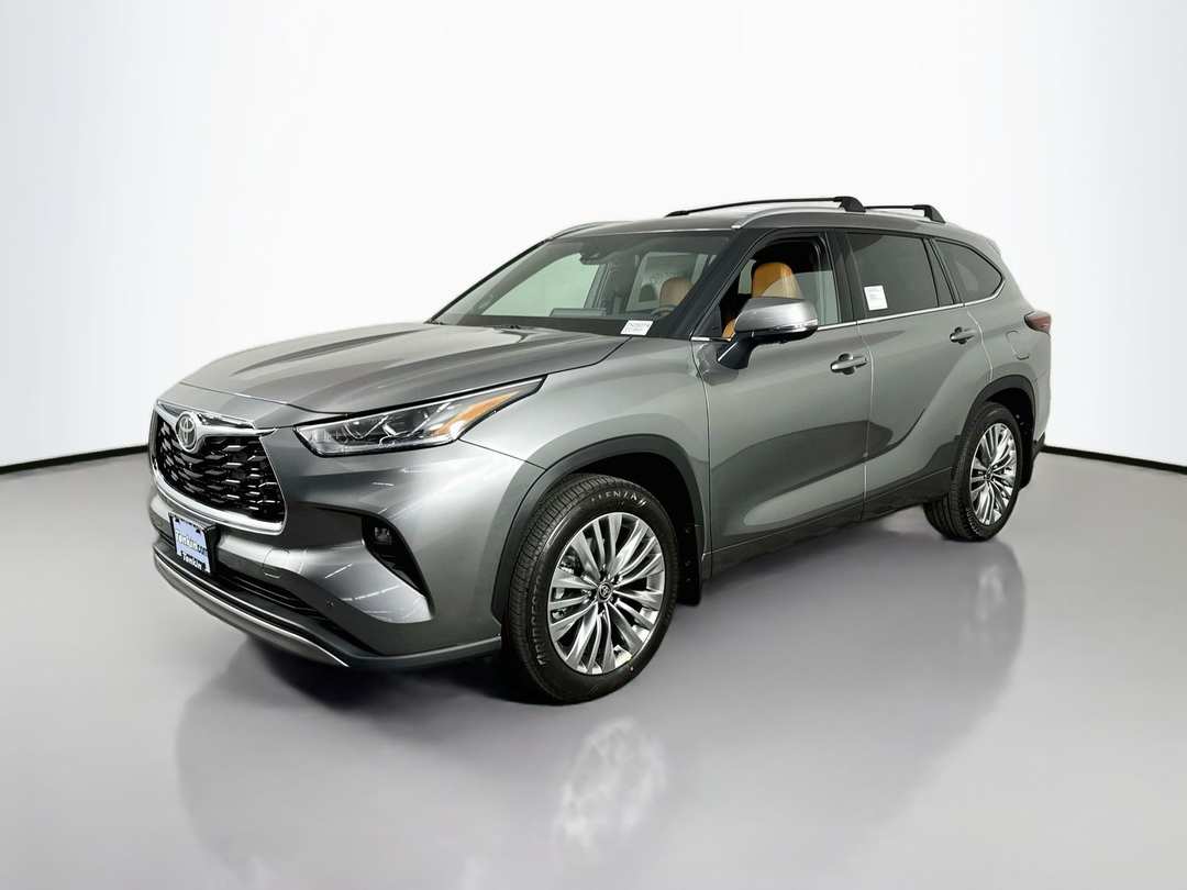 2026 Toyota Highlander Platinum - Image 3