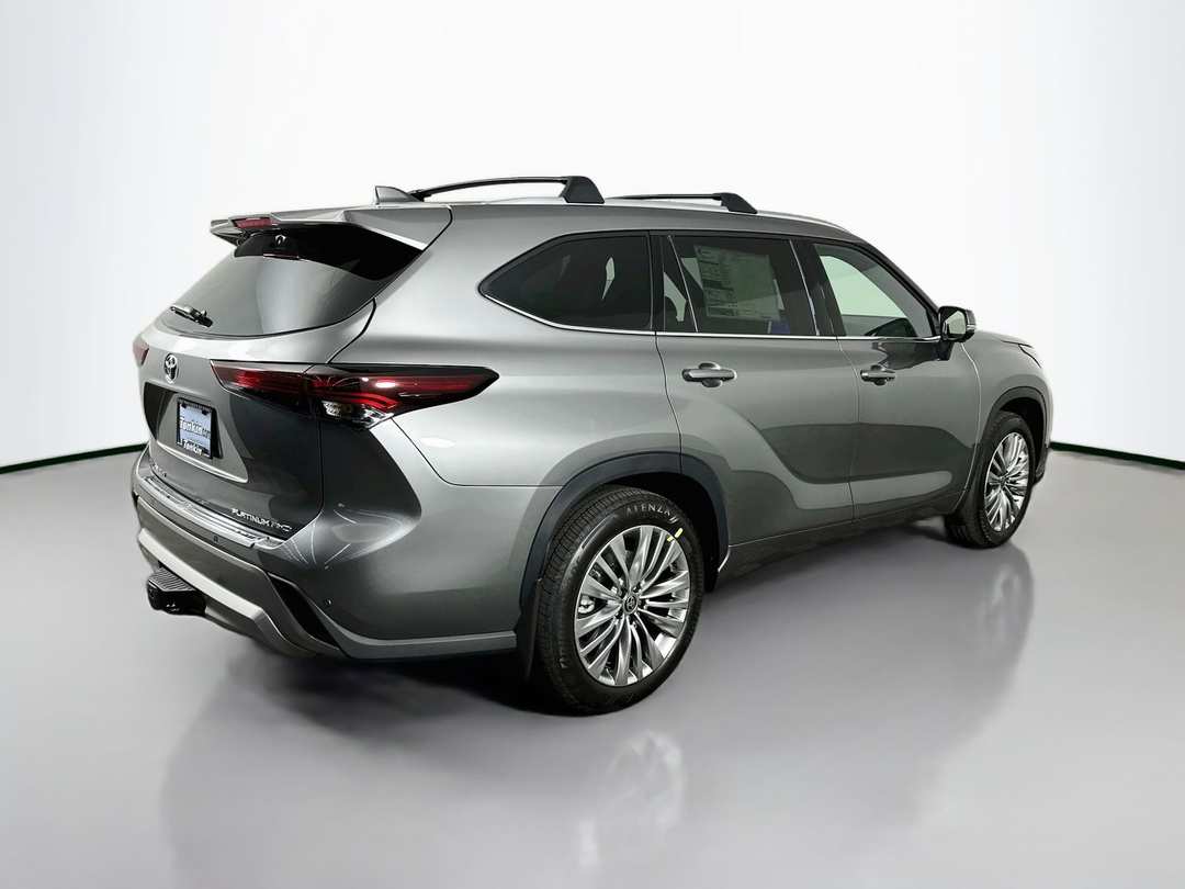 2026 Toyota Highlander Platinum - Image 7