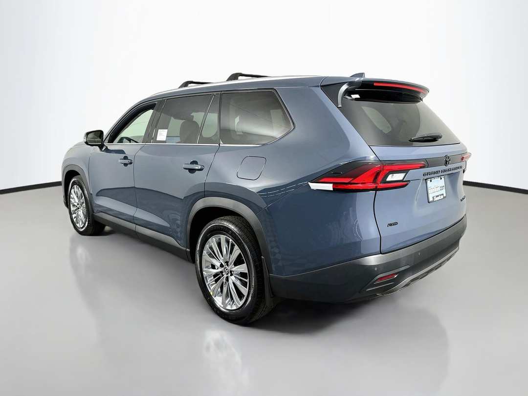 2026 Toyota Grand Highlander Platinum - Image 5