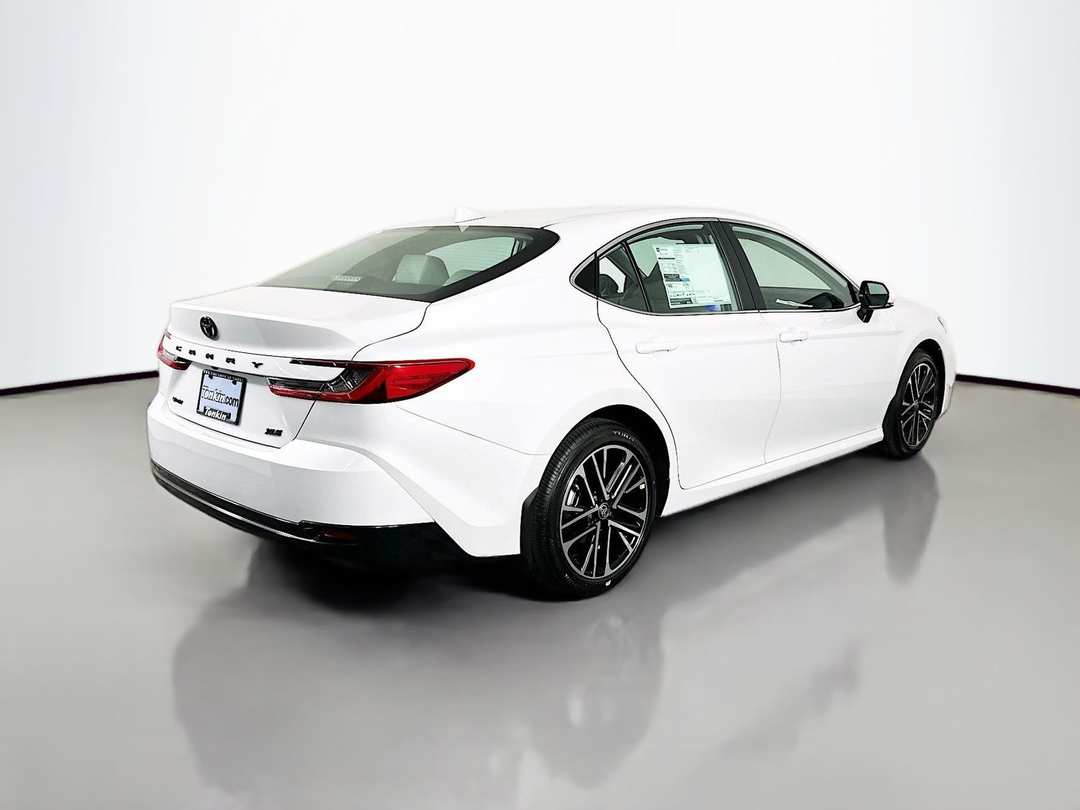 2026 Toyota Camry XLE - Image 7