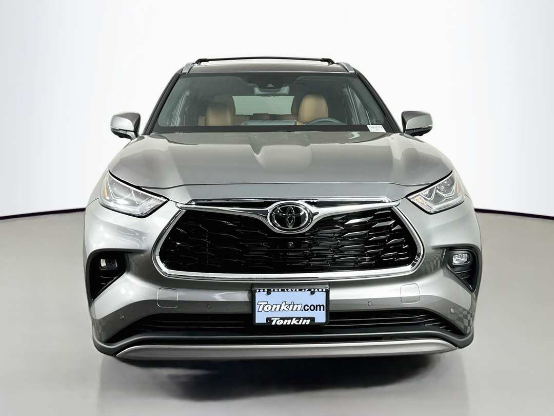 2026 Toyota Highlander Platinum - Image 2