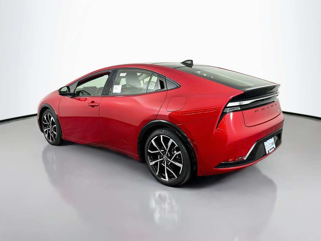2026 Toyota Prius Plug-In Hybrid XSE - Image 5
