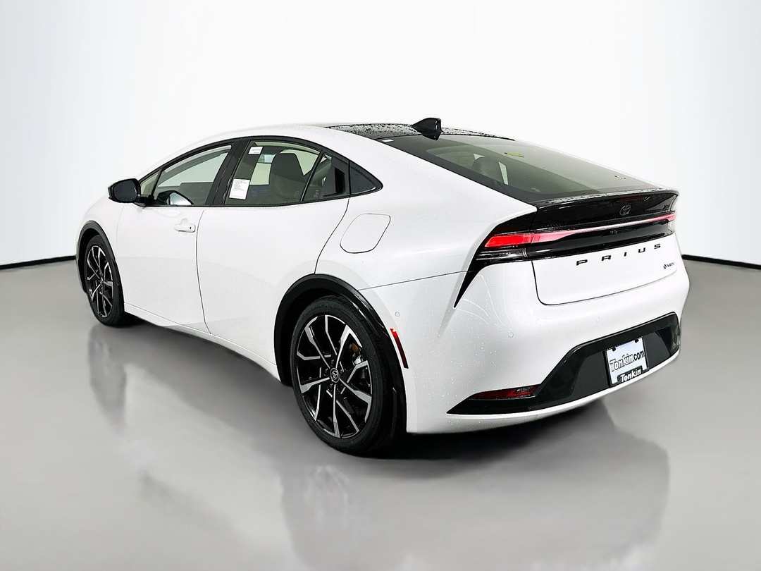 2026 Toyota Prius Plug-In Hybrid XSE Premium - Image 5