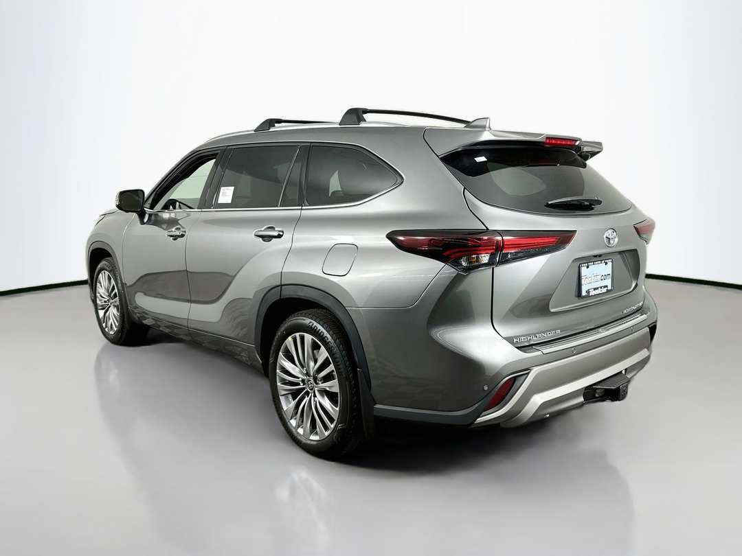 2026 Toyota Highlander Platinum - Image 5