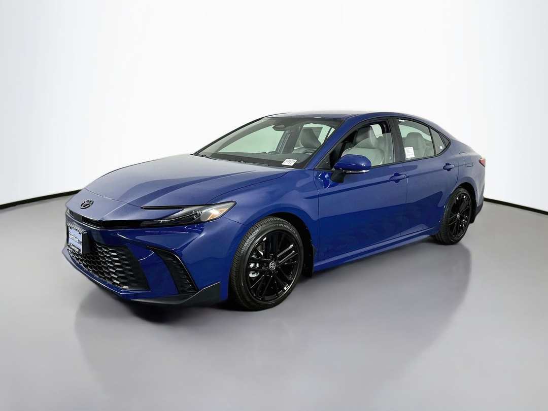 2026 Toyota Camry SE - Image 3