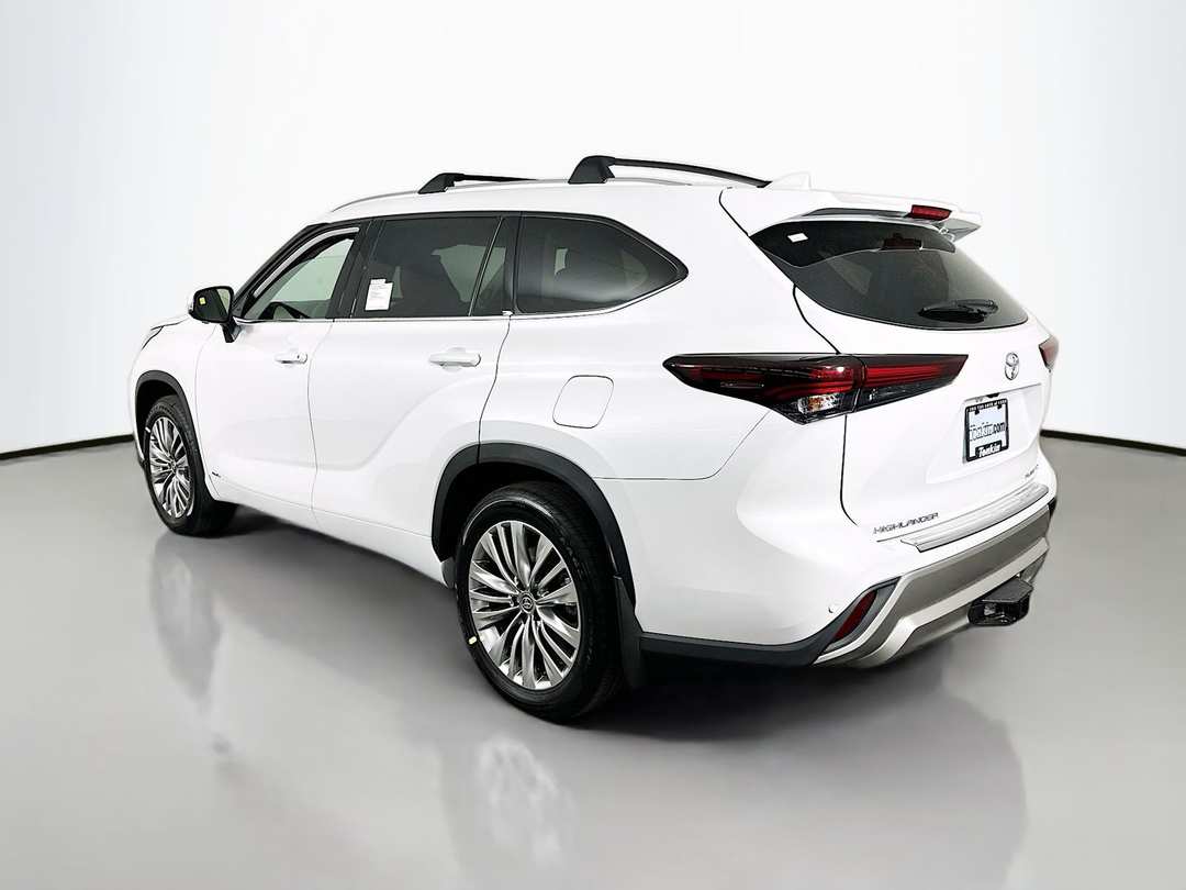 2026 Toyota Highlander Platinum - Image 5