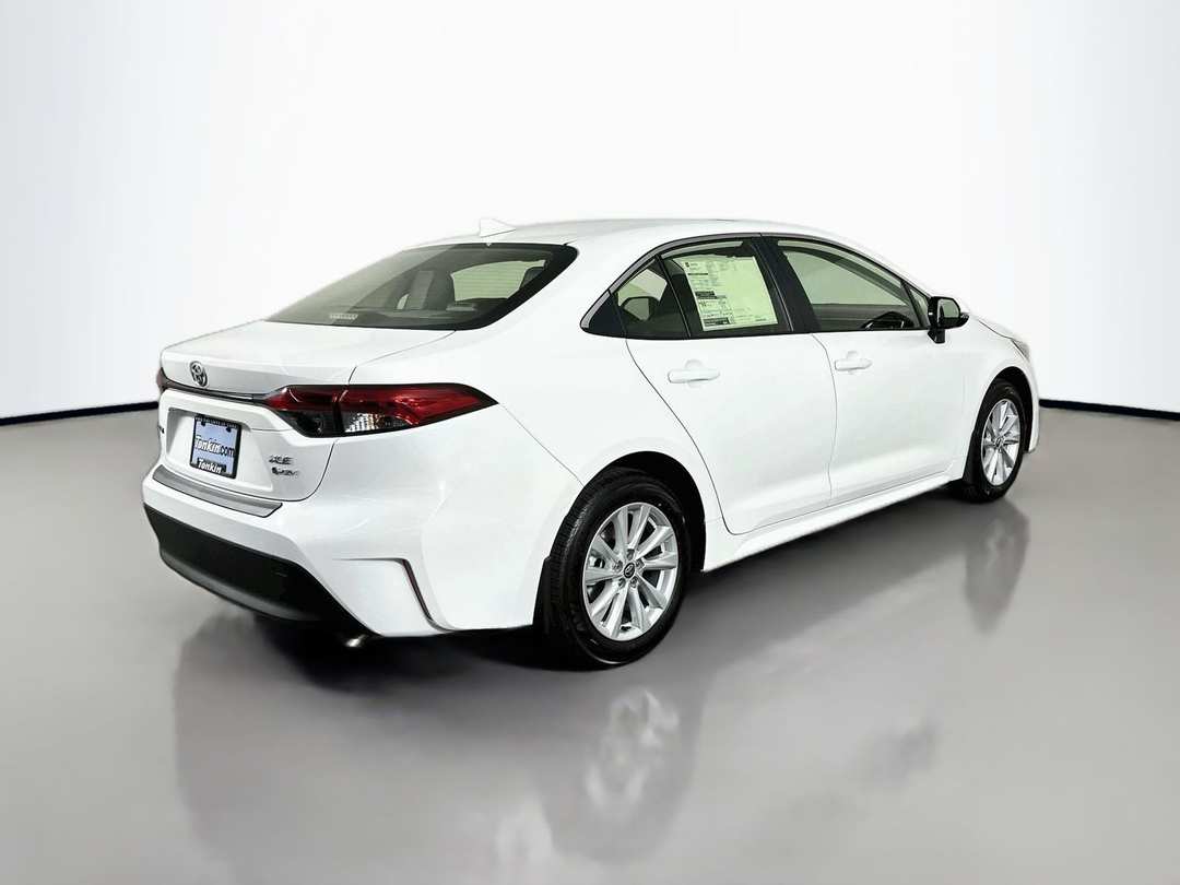 2026 Toyota Corolla Hybrid XLE - Image 7