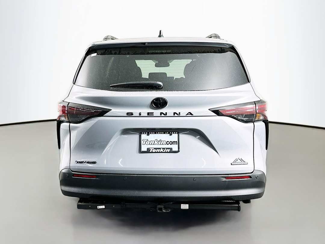 2026 Toyota Sienna Woodland Edition - Image 6
