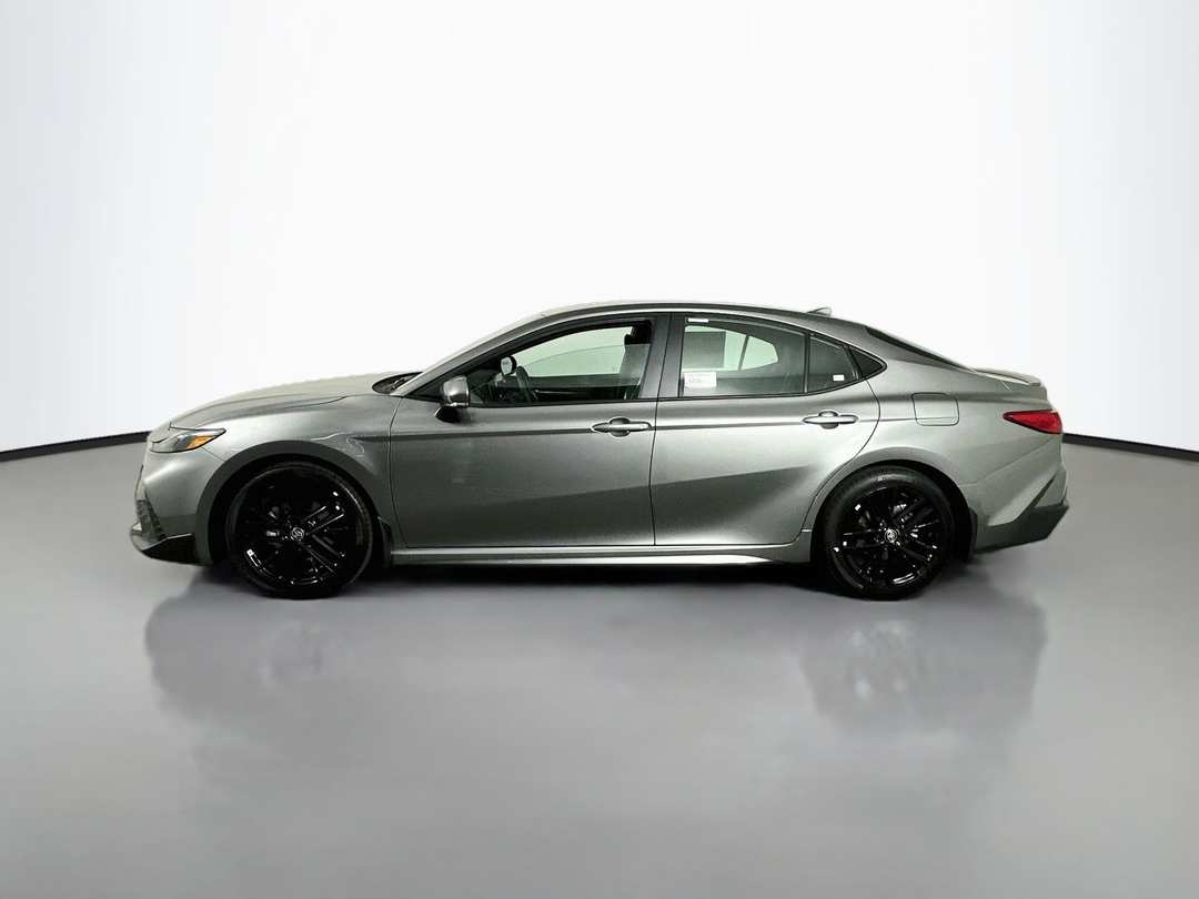 2026 Toyota Camry SE - Image 4