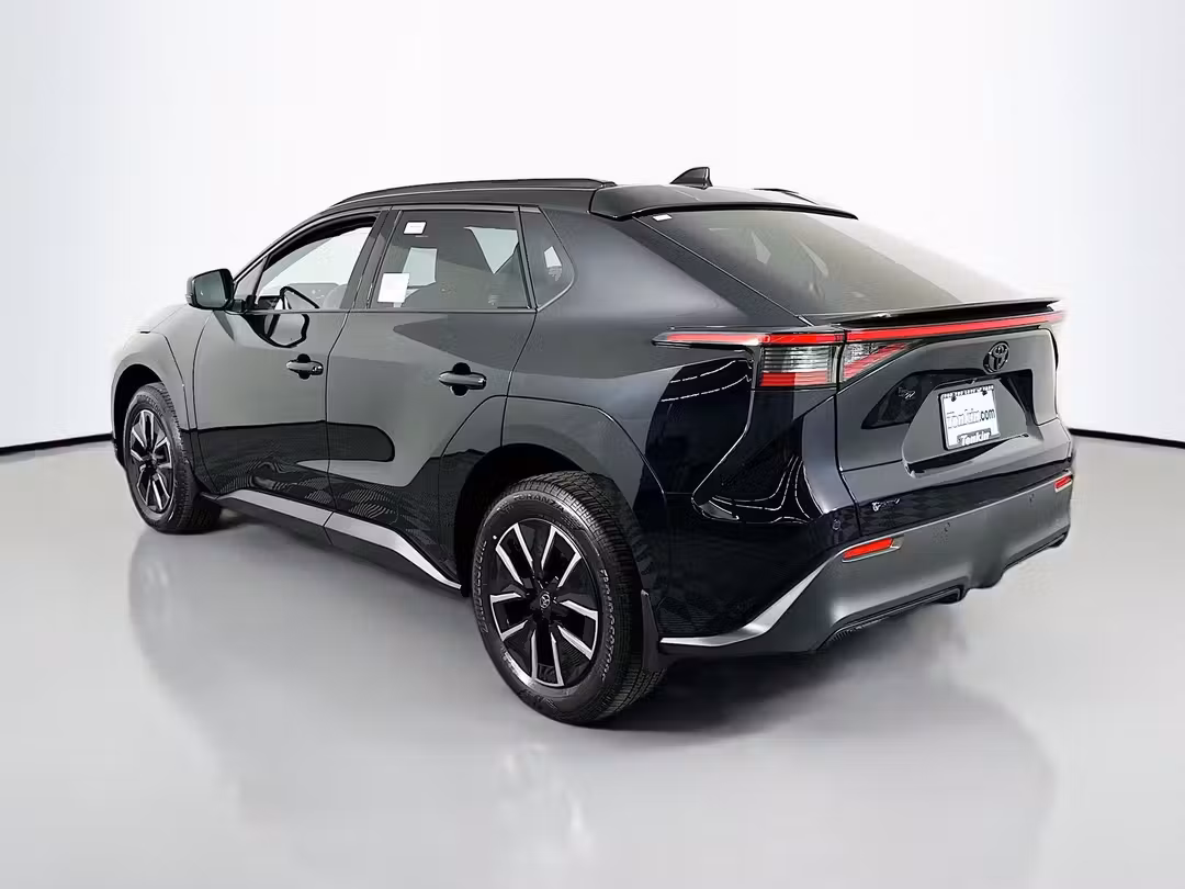 2026 Toyota Bz XLE Plus - Image 5