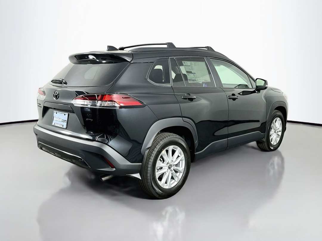2026 Toyota Corolla Cross LE - Image 7