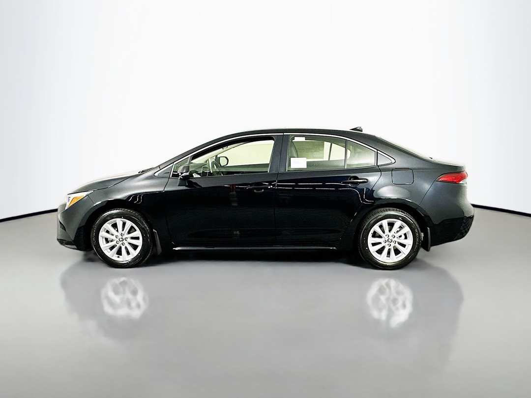 2026 Toyota Corolla XLE - Image 4
