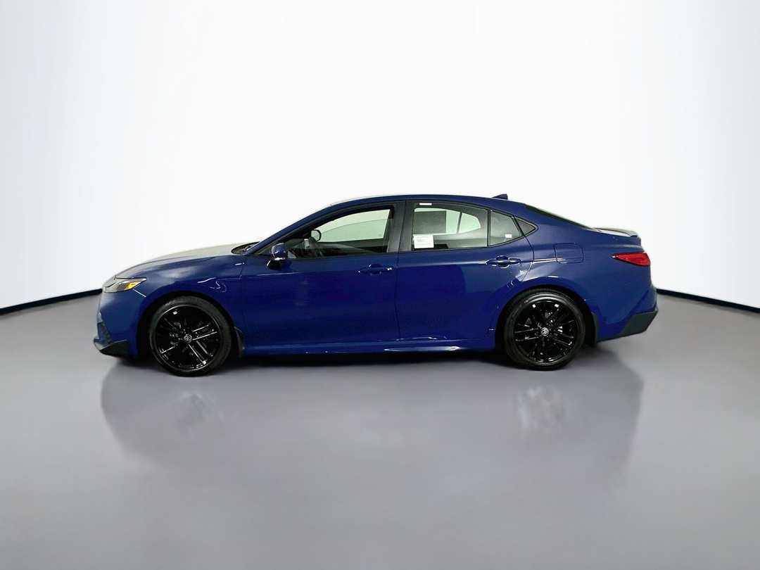 2026 Toyota Camry SE - Image 4