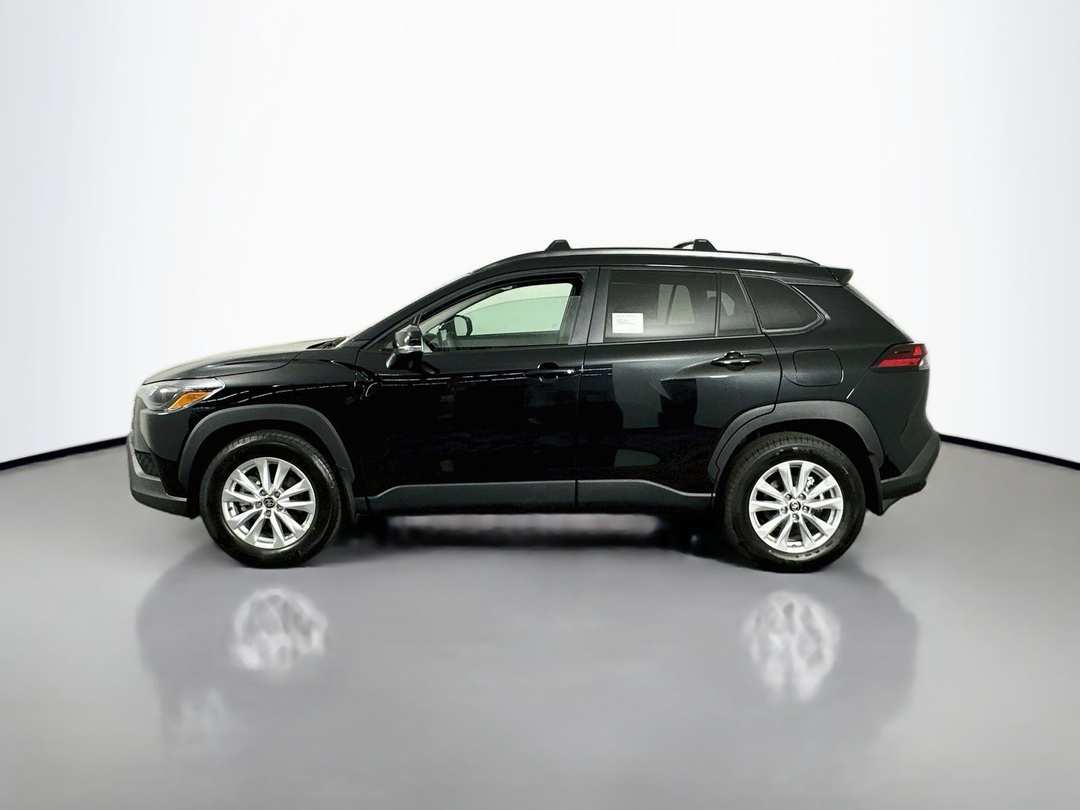 2026 Toyota Corolla Cross LE - Image 4