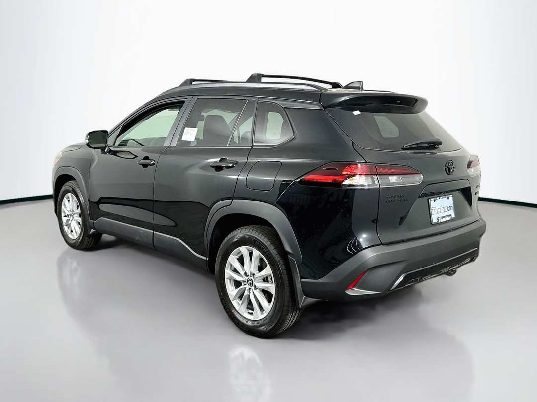 2026 Toyota Corolla Cross LE - Image 5