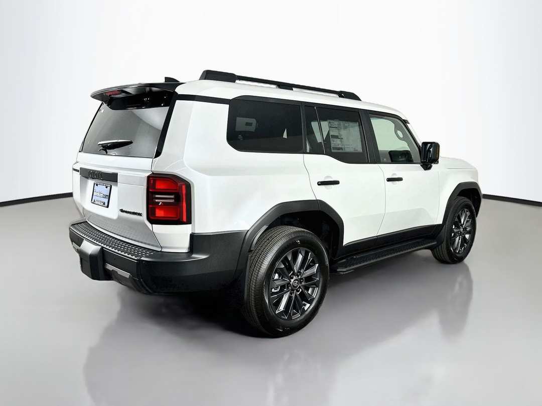2027 Toyota Land Cruiser Base - Image 7