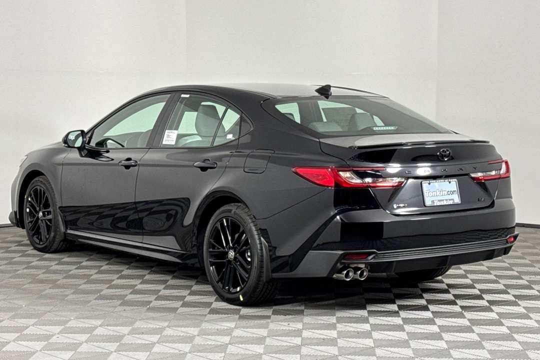 2026 Toyota Camry SE - Image 6