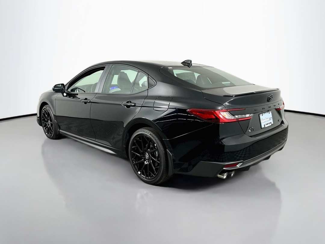 2026 Toyota Camry SE - Image 5