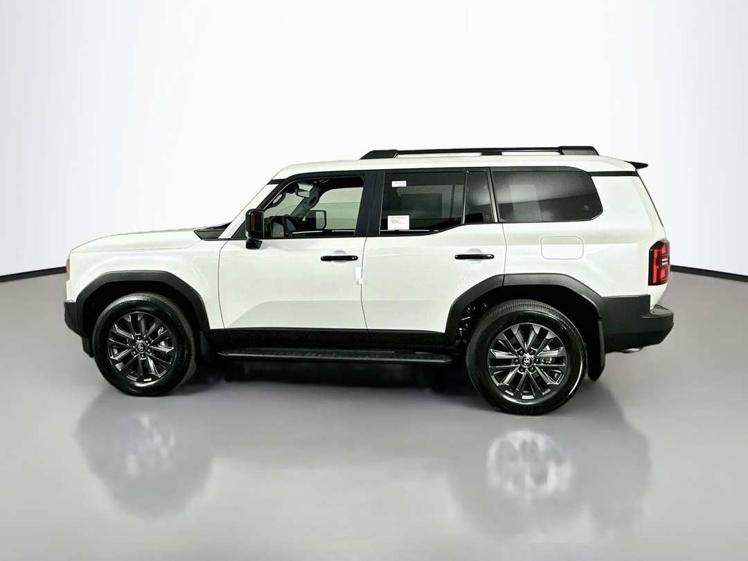 2027 Toyota Land Cruiser Base - Image 4