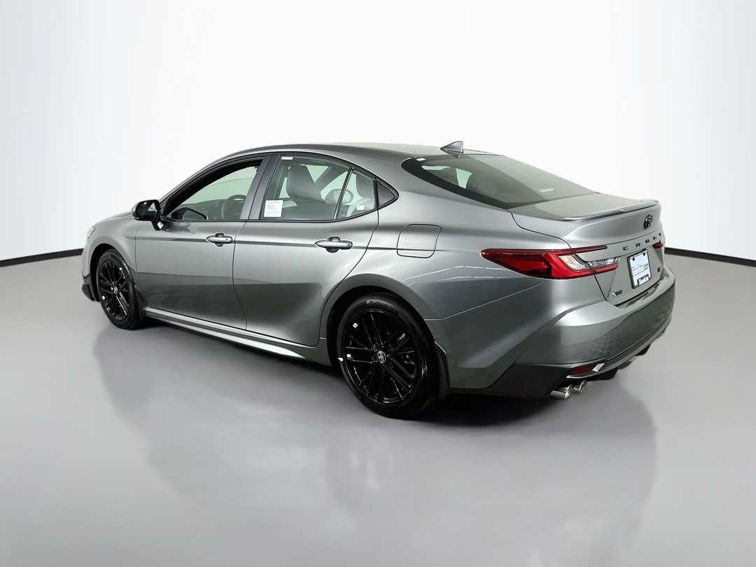 2026 Toyota Camry SE - Image 5