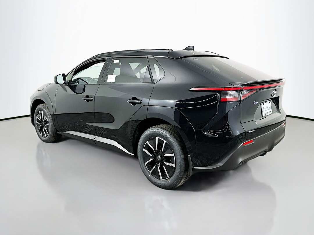 2026 Toyota Bz XLE Plus - Image 5