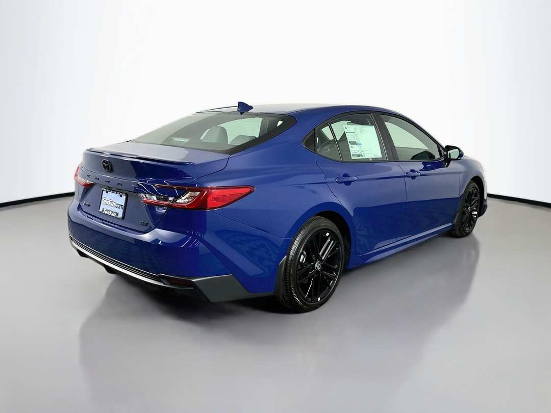 2026 Toyota Camry SE - Image 7