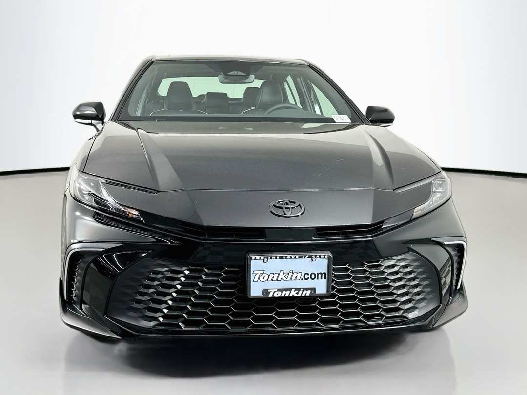 2026 Toyota Camry SE - Image 2