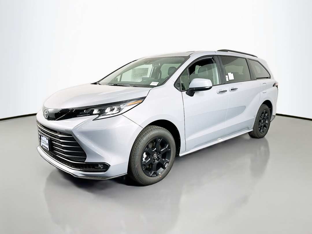 2026 Toyota Sienna Woodland Edition - Image 3