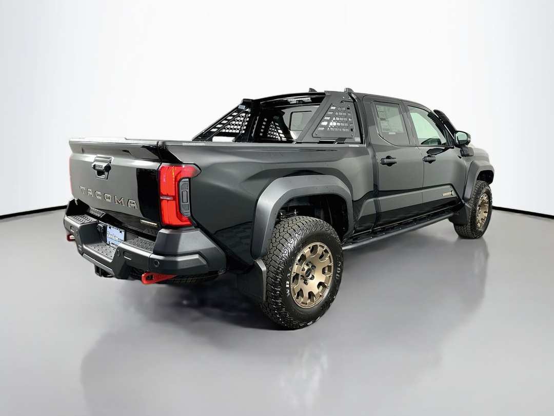 2026 Toyota Tacoma Hybrid Trailhunter - Image 7