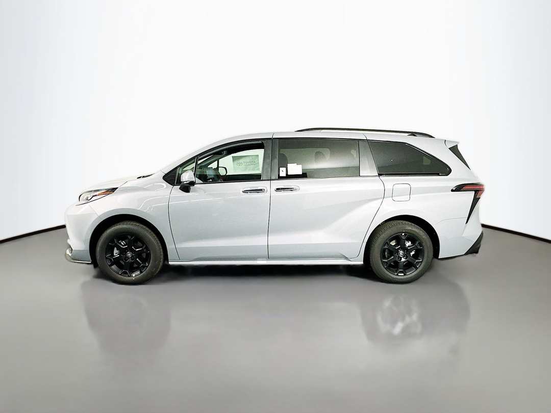 2026 Toyota Sienna Woodland Edition - Image 4