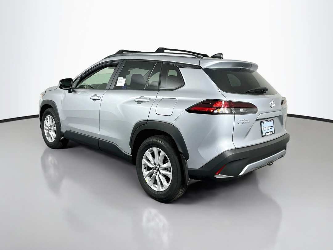 2026 Toyota Corolla Cross LE - Image 5