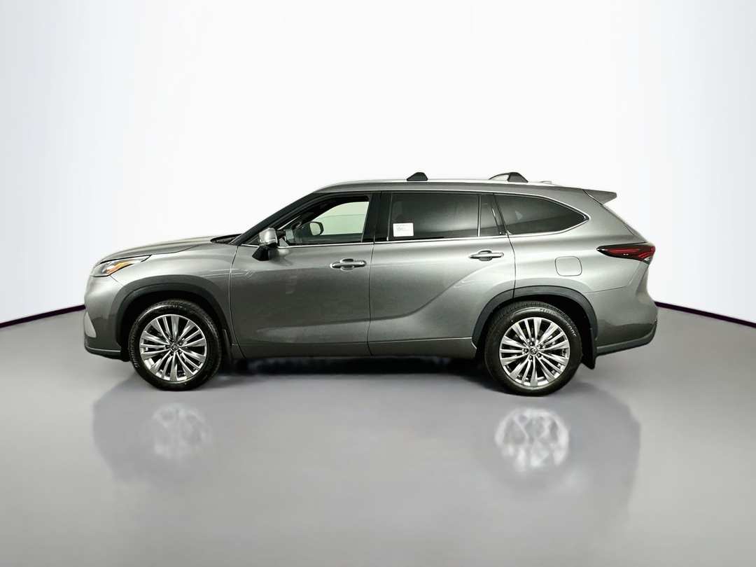 2026 Toyota Highlander Platinum - Image 4